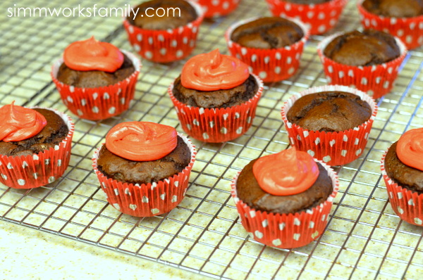 March Madness Basketball Cupcakes frosting