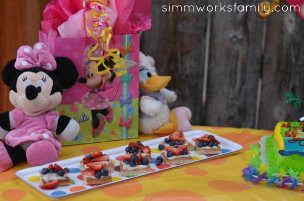 minnie mouse summer party 10