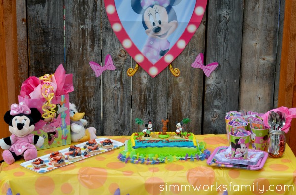 minnie mouse summer party 11