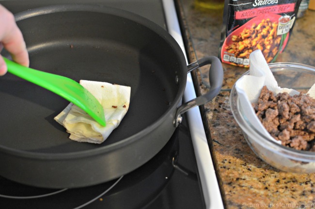 Easy Dinner Solutions for the Busy Mom - tips for draining beef #CampbellsSauces 
