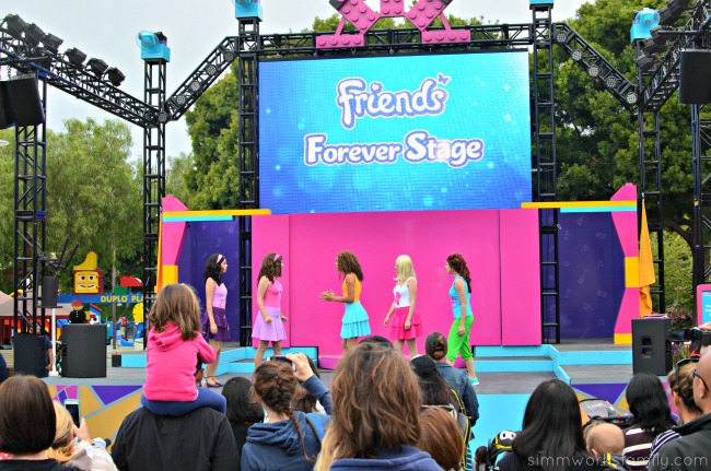 Legoland Heartlake City - friends forever stage