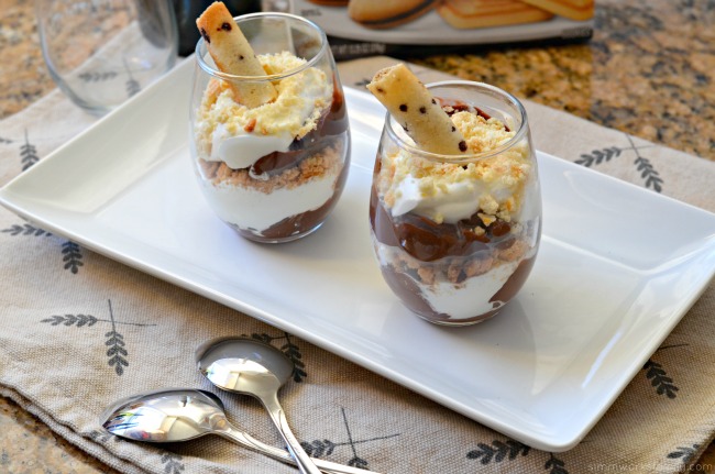Homemade Pudding Parfait with Cookie Crumble - a deliciously simple dessert