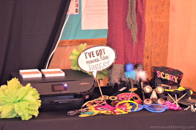 Tips For Hosting A Photobooth - printer and props