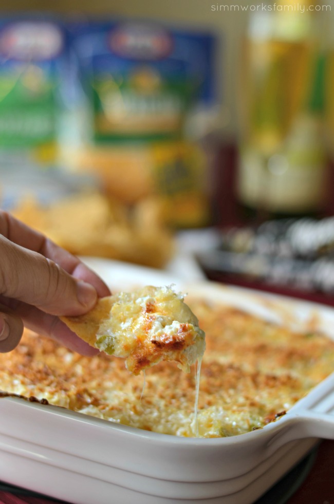 Creamy Chicken Jalapeno Popper Dip - deliciously cheesy with a hint of spice