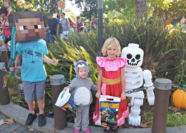 5-reasons-why-you-should-check-out-legoland-california-brick-or-treat-photo-opps