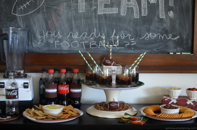 simple-football-party-snack-ideas-savory-and-sweet-dips-tablescape