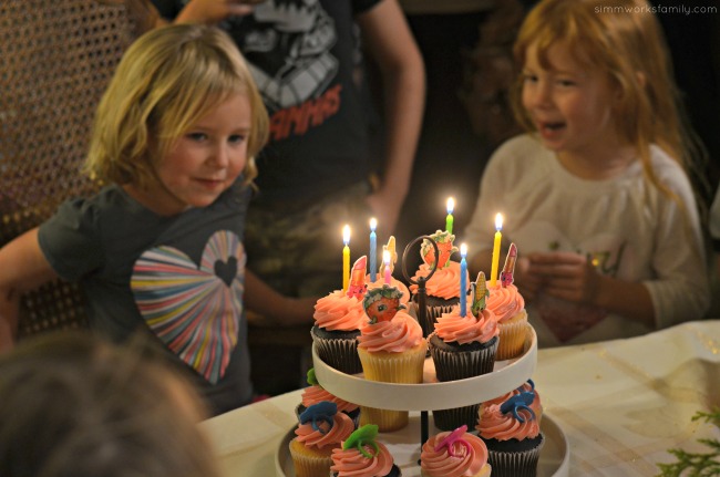 the-lazy-moms-guide-to-hosting-a-birthday-party-cupcakes