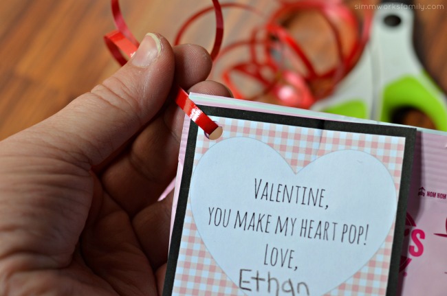 popcorn-valentines-day-printable-attach-ribbon-and-tie-together